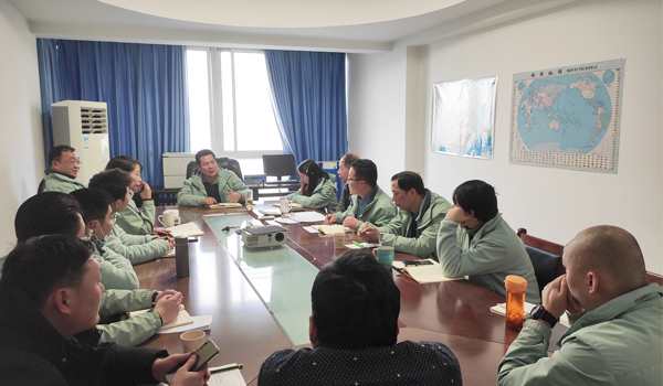 售后部杜總對生產(chǎn)和售后工作進(jìn)行匯報(bào)